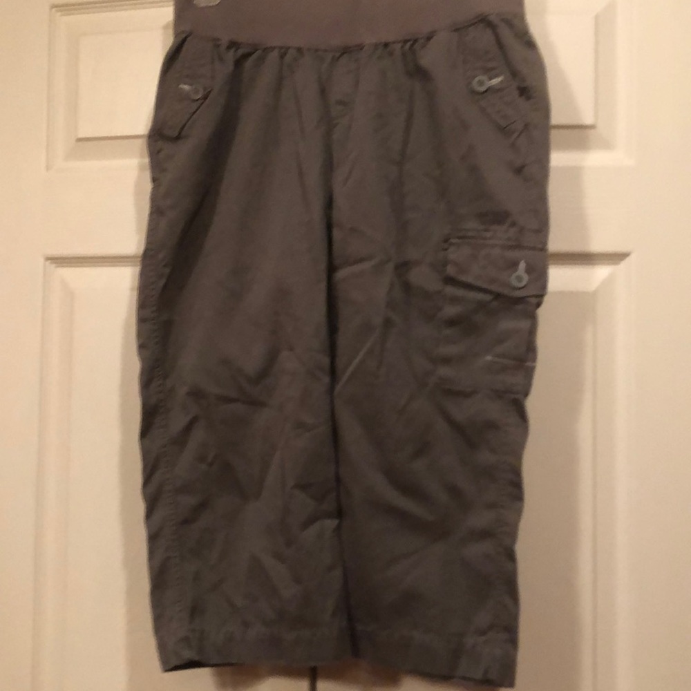 Old Navy Medium Low Waist Maternity Capris